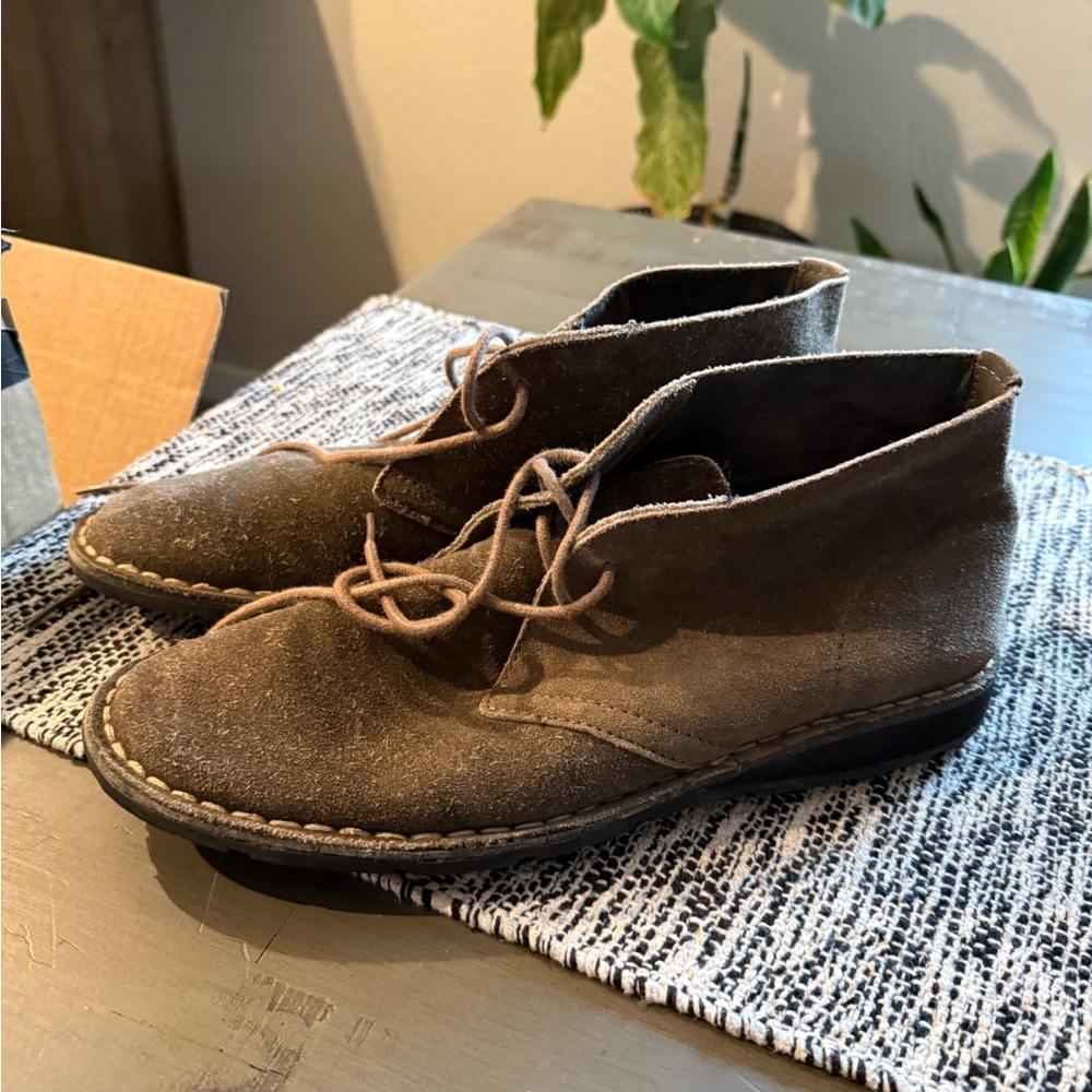 Merona Men's Brown/Tan Suede Chukka Boots
